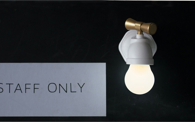 Lámpara Nocturna LED con Diseño de Grifo