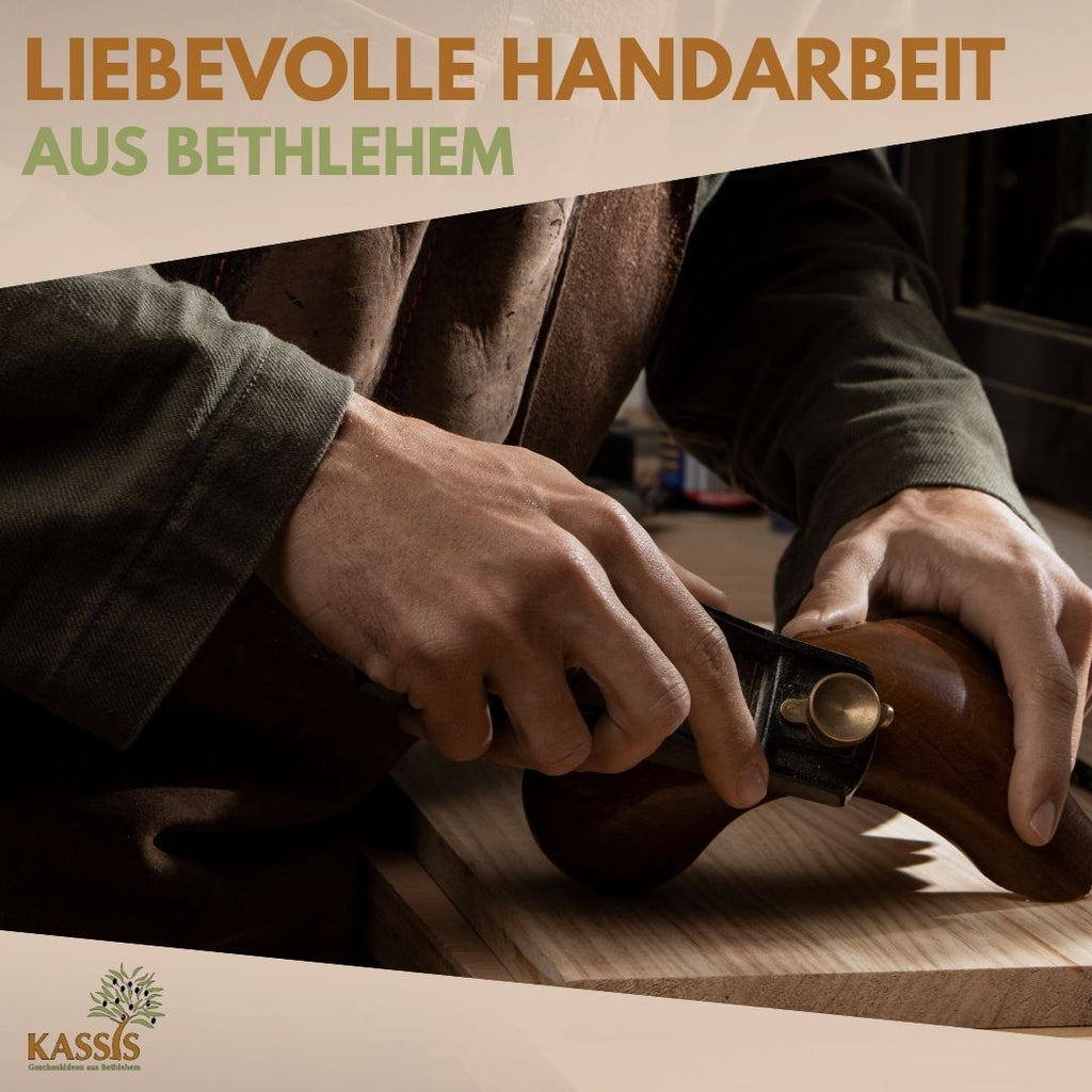 Rosenkranz aus Olivenholz mit verzierten Perlen (50 cm) | Gebetskette mit Kreuz als Geschenk zur Taufe, Kommunion & Firmung